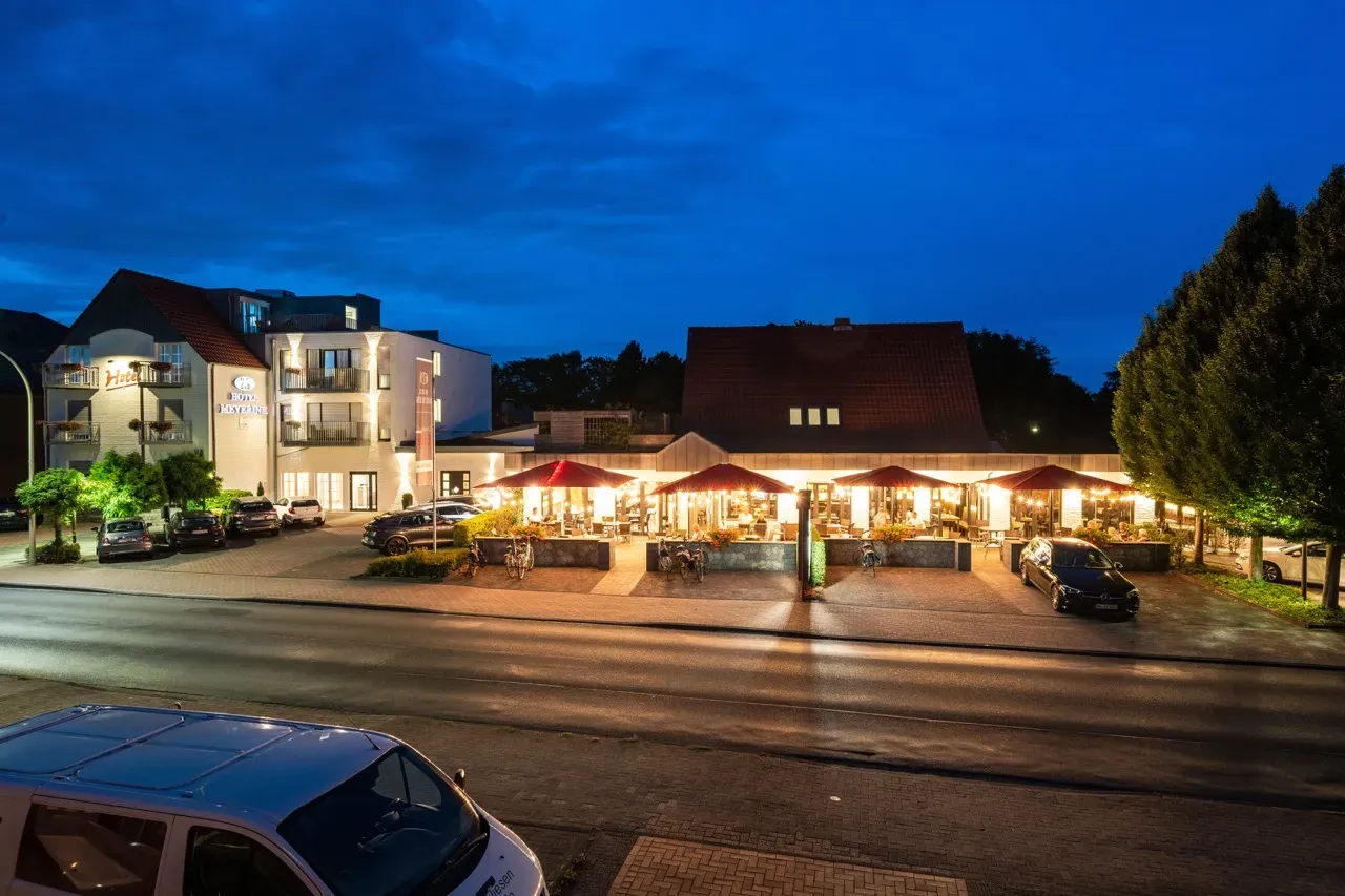 Hotel Meyerink bei Nacht